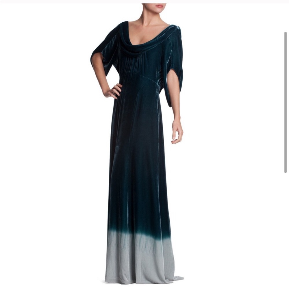 BCBG runway velvet gown teal size 4/S

Luminous crushed or soft stretch velvet.